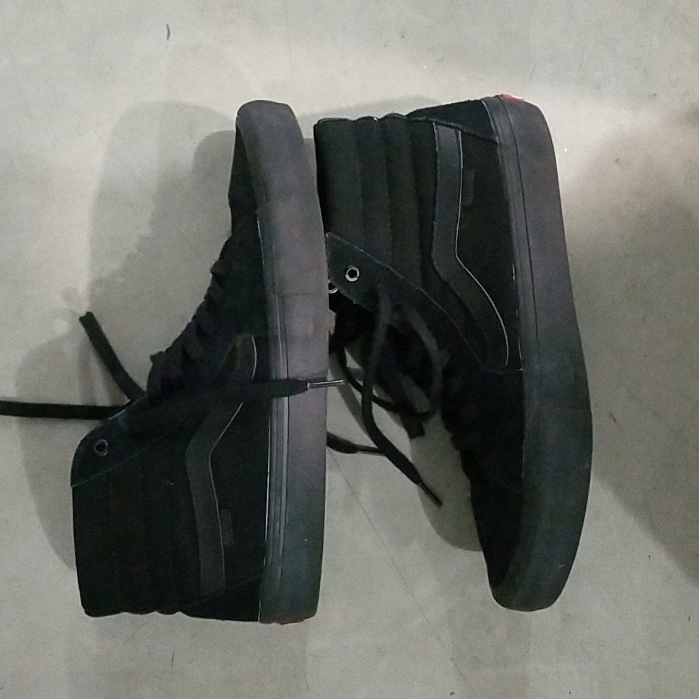 Van's Mens CANVAS SK8-HI SHOE PRO, size: 12. Excellent condition.